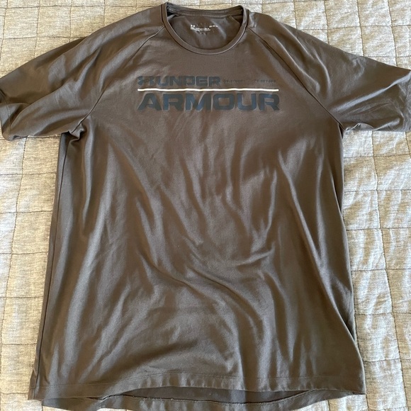 Under Armour-  Men’s Large, dark gray T-shirt - brand new - Picture 1 of 3